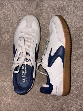 Skechers White Navy Low-Top Sneakers with Gum Outsole